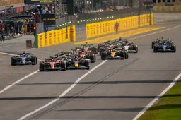 Van der Garde wijst twee lastige races voor Verstappen aan: 'Daar zijn Mercedes en McLaren sterk'