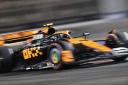 Norris wijst favorietenrol af: 'We schommelen nog steeds behoorlijk'