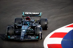 Overwinning voor Mercedes mogelijk in Singapore: 'Russell heeft het totaal verkloot'