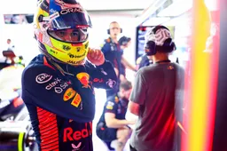 Pérez lovend over Verstappen: 'Zijn niveau is constant gebleven, terwijl ik moeite heb’
