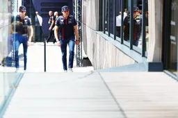 Verstappen wuift Red Bull-opmerkingen van Russell weg: 'Laat ze maar praten'