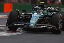 Alonso voelt zich machteloos: 'Geen moment vertrouwen in de auto gehad, ik lever geen goed werk'