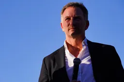 Horner niet van plan mee te werken aan idee Mercedes: 'Mensen moeten de baas zien'