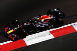 Verstappen onbedreigd naar recordzege in Mexico, Pérez de schlemiel in eigen land