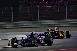 Ocon over zware race in Qatar: 'Ik was twee ronden aan het overgeven in de cockpit'