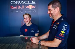 De rol van Lawson bij Visa Cash App RB: 'Hij houdt het vuur heet onder de stoeltjes'