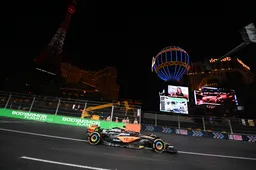 McLaren-teambaas over oorzaak ongeluk Norris: 'Misschien deed Lando een aanname dat er genoeg grip was'