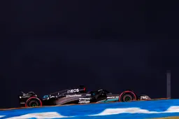 Mercedes maakte 'een verwoestende race mee': 'De coureurs struikelden alleen maar'