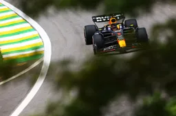 Verstappen ontevreden: 'In die bocht waren we gewoon te langzaam'