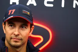 Pérez prijst Alonso na bloedstollend gevecht: 'Slechts mogelijk met beperkt aantal coureurs'