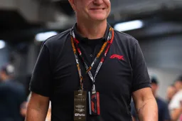 Barrichello geeft kritiek op huidige situatie Ferrari: 'Je moet binnen het team praten'