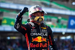 Verstappen geeft jonge generatie advies en omschrijft zijn rijstijl in drie woorden: 'Lastig hoor!'