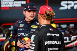 Verstappen reageert op Hamiltons overstap naar Ferrari: 'Geen verrassing dat ze aan het praten waren'