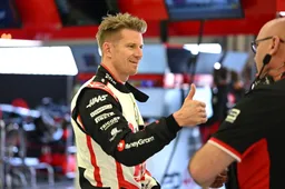Schumacher kraakt werkwijze Haas: 'Auto gewoon afgestoft en weer tevoorschijn gehaald'