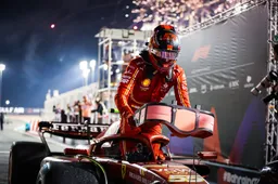 Sainz ziet het somber in door ziekte: 'Hopen dat ik tijdens kwalificatie limiet op kan zoeken'