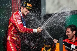 Gaat Sainz terug naar Red Bull? 'Hij is de enige die het Verstappen een keer moeilijk heeft gemaakt'