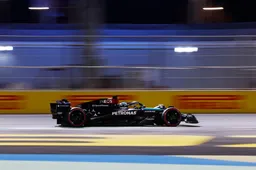 Russell en Mercedes nog zoekende na tegenvallende kwalificatie: 'Moeten begrijpen waarom dit zo is'