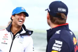 Ricciardo trots op Verstappen: 'Gaaf dat mijn teamgenoot dat heeft bereikt'