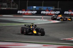 Oud-F1-coureur kan wel lachen om dominantie Verstappen: 'Hij rijdt weer rondjes om ze heen'