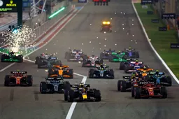 Boordradio's GP Bahrein | Verstappen rijdt rustig naar overwinning: 'Laat maar weten als ik moet pushen'