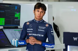 Albon over ontbreken derde chassis Williams: 'Als het in je hoofd kruipt, kun je beter thuisblijven'