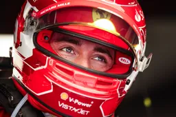 Verslag VT1 | Leclerc laat Tifosi juichen, Verstappen klaagt steen en been