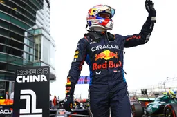 Mol merkt op dat zelfs Britse media lovend over Verstappen spreken: 'Snappen ze het dan eindelijk?'