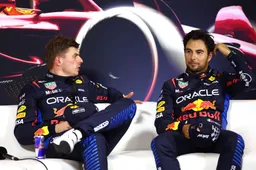 WK-stand | Verstappen breidt voorsprong uit, Pérez wordt afgelost als nummer twee