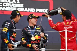 Verstappen stomverbaasd: 'Wie dat goedgekeurd heeft, moet dronken geweest zijn'