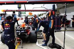 Verstappen gefrustreerd door beslissingen Pirelli: 'Komt door het gebrek aan een bandenoorlog'
