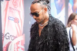 Hamilton suggereert oneerlijke behandeling: 'Zal de rest van het seizoen achter hem eindigen'