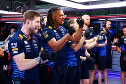 Windsor ziet Verstappen rijles geven: 'Definitie van hoe goed Verstappen is'