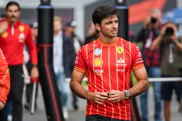 Sainz dolblij met derde plaats: 'Podium waar we hard voor hebben gevochten'