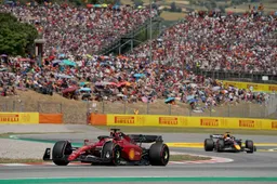 Leclerc ziet Pérez als de zwakste schakel in strijd met Red Bull: 'Zo ontstaan er kansen voor ons'