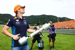 Verstappen reageert cynisch op Franse interviewer: 'Moet ik dan thuisblijven?'