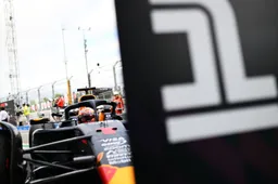 De race van Verstappen | Norris rook bloed, Verstappen moest antwoorden: 'Wat wil je dat ik doe, maat?'