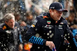 Ondertussen in F1 | Verstappen neemt een vriend mee naar zijn werk