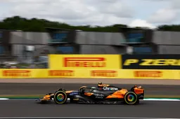 Norris weet niet of hij voor zege kan strijden: 'Mercedes is duidelijk sterk'