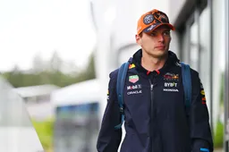 Geen intentie van Verstappen om te vertrekken bij Red Bull: 'Tenzij er nog meer chaos ontstaat'