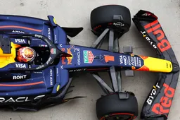 Villeneuve vergelijkt: 'Hamilton heeft nog nooit zo'n jaar gehad als Verstappen'