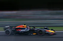 Verslag VT3 | Verstappen topt verregende sessie, training tweemaal onderbroken