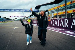 Hamilton uitzinnig na kwalificatie: 'Drie Britten vooraan is echt ongelooflijk'