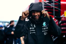 Hamilton overweegt Verstappen plekje cadeau te geven: 'Deze auto is onbestuurbaar'
