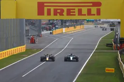 Kleine 'code brown' voor Russell in gevecht met Pérez: 'Dacht dat ik door de lucht zou vliegen'