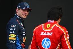 Sainz beschuldigt Red Bull-zusterteam voor rivaliteit met Verstappen: 'Creëerden ze zelf'