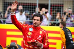 Sainz met Verstappen op de eerste rij, spanning verwacht bij de start