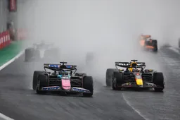 Nederlandse coureur corrigeert presentator omtrent inhaalacties Verstappen: 'Dat was er dus niet'