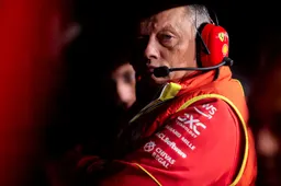 Vasseur denkt dat dit moeilijkste titel was voor Verstappen: 'Moest vechten om bepaalde resultaten te behalen'