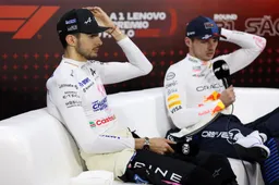 Ocon waardeert rijstijl Verstappen en helpt gerucht uit de wereld: 'Bij Max geen bullshit'