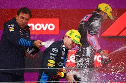 Verstappen met brede grijns over inhaalactie op Ocon: 'Ik dacht: ik ga er gewoon voor'